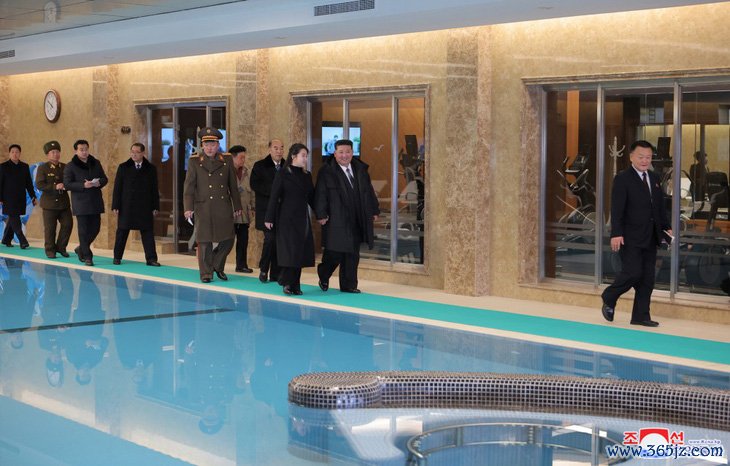 Ông Kim Jong Un và ái nữ thăm khu resort ven biển mới của Triều Tiên - Ảnh 2.